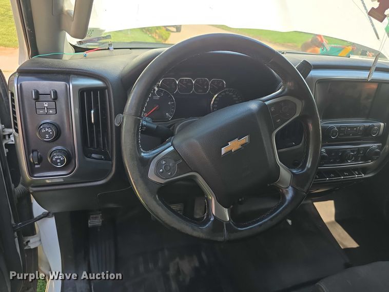 image for item EO1615 2015 Chevrolet Silverado 2500HD Crew Cab pickup truck