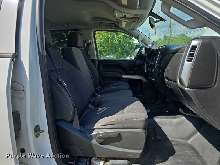 image for item EO1615 2015 Chevrolet Silverado 2500HD Crew Cab pickup truck