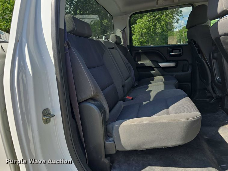 image for item EO1615 2015 Chevrolet Silverado 2500HD Crew Cab pickup truck