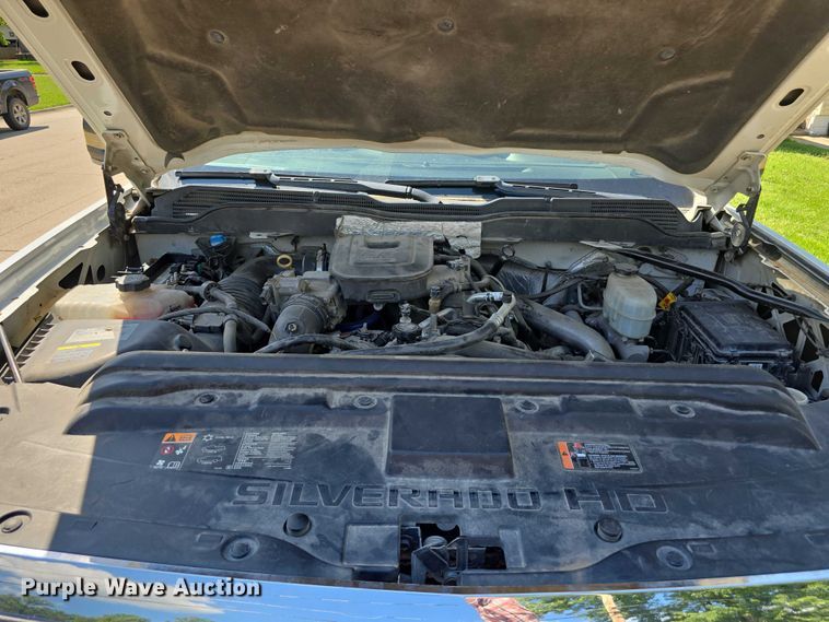 image for item EO1615 2015 Chevrolet Silverado 2500HD Crew Cab pickup truck