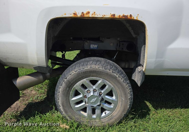 image for item EO1615 2015 Chevrolet Silverado 2500HD Crew Cab pickup truck