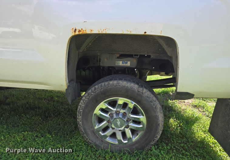 image for item EO1615 2015 Chevrolet Silverado 2500HD Crew Cab pickup truck