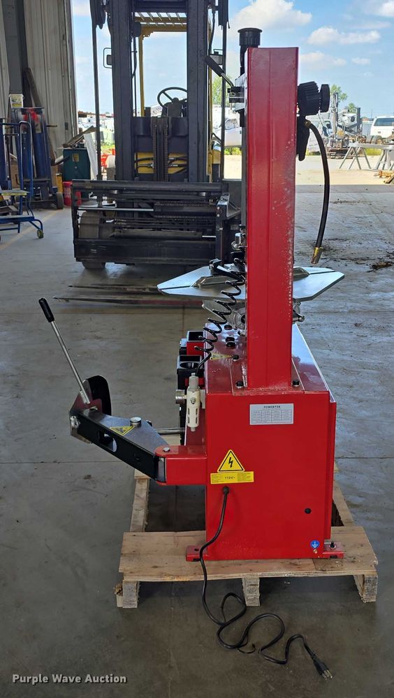 image for item EO1628 Powertek PT620 tire machine