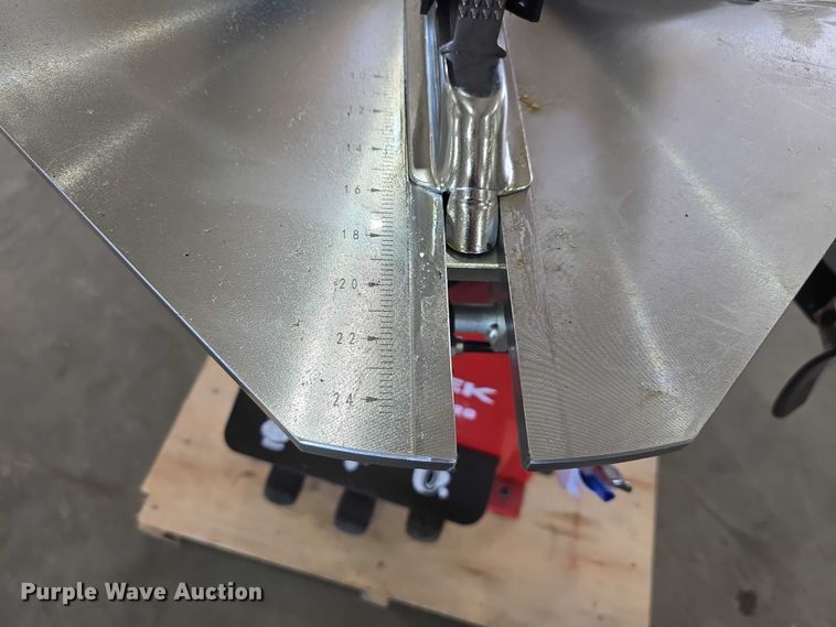 image for item EO1628 Powertek PT620 tire machine