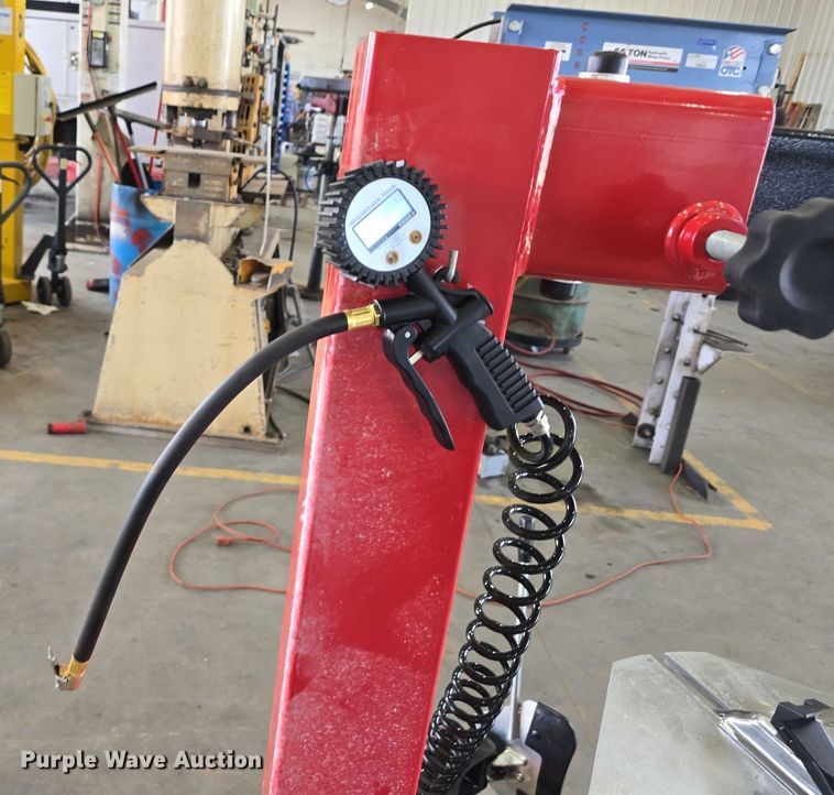 image for item EO1628 Powertek PT620 tire machine