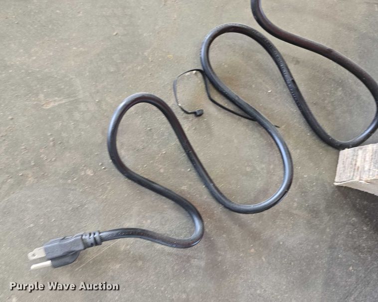 image for item EO1628 Powertek PT620 tire machine