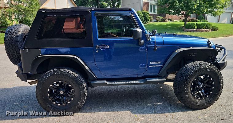 image for item EO4600 2010 Jeep Wrangler SUV