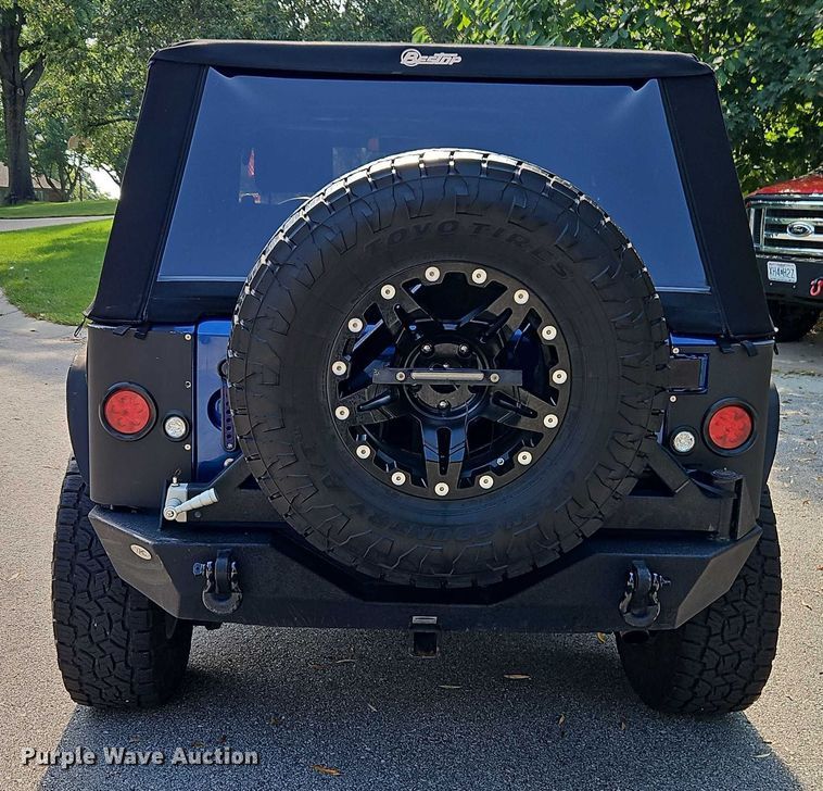 image for item EO4600 2010 Jeep Wrangler SUV