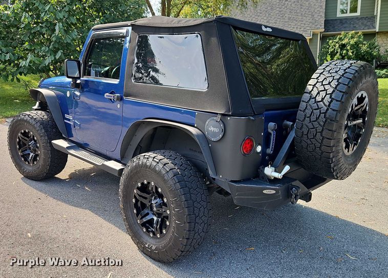 image for item EO4600 2010 Jeep Wrangler SUV