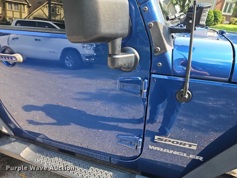 image for item EO4600 2010 Jeep Wrangler SUV