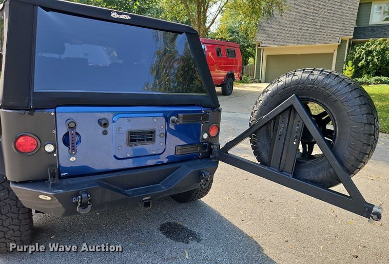 image for item EO4600 2010 Jeep Wrangler SUV