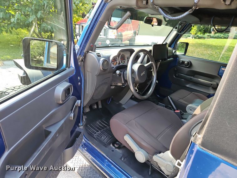 image for item EO4600 2010 Jeep Wrangler SUV