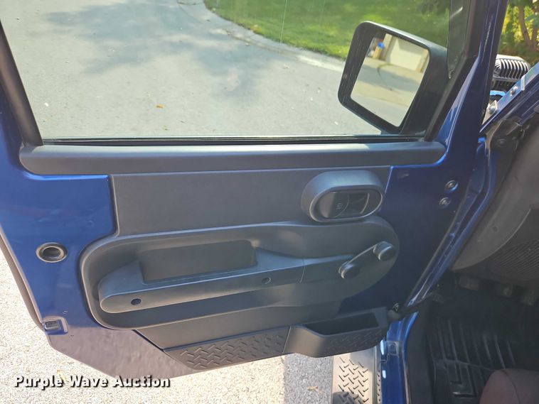 image for item EO4600 2010 Jeep Wrangler SUV