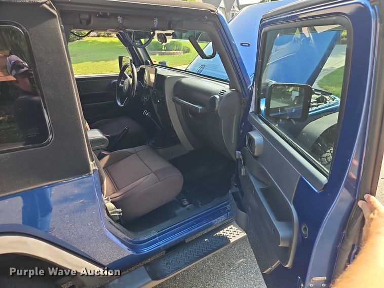 image for item EO4600 2010 Jeep Wrangler SUV