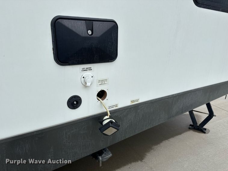 image for item EQ1487 2015 Evergreen I-GO camper