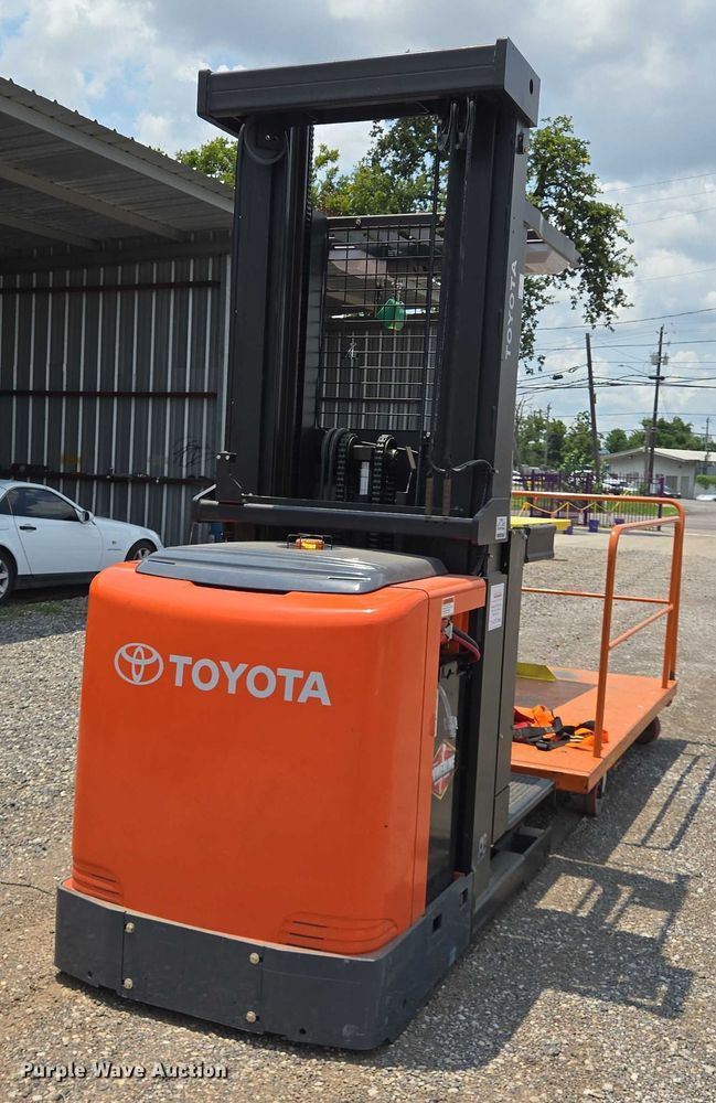 image for item EQ4117 2021 Toyota 8BPUE15 order picker