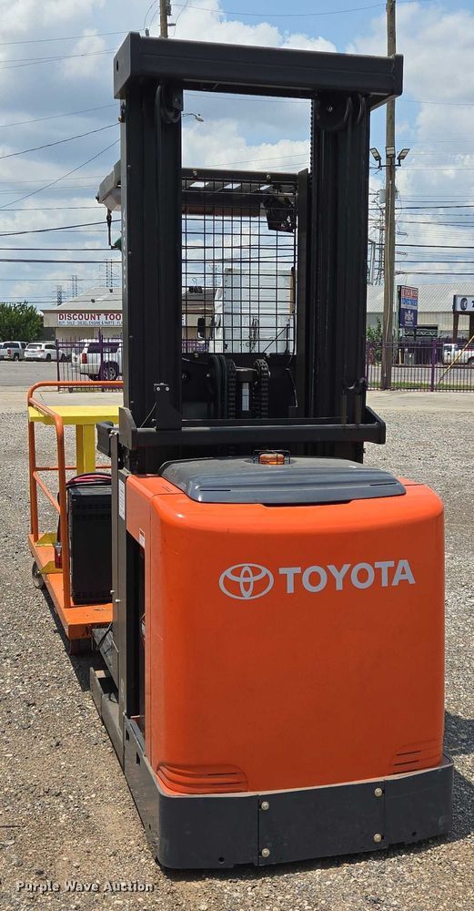 image for item EQ4117 2021 Toyota 8BPUE15 order picker