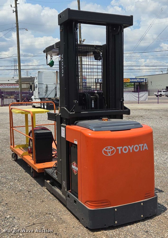 image for item EQ4117 2021 Toyota 8BPUE15 order picker