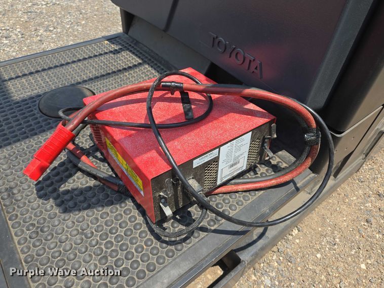 image for item EQ4117 2021 Toyota 8BPUE15 order picker