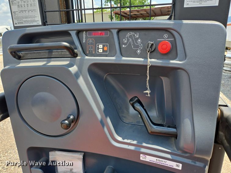 image for item EQ4117 2021 Toyota 8BPUE15 order picker