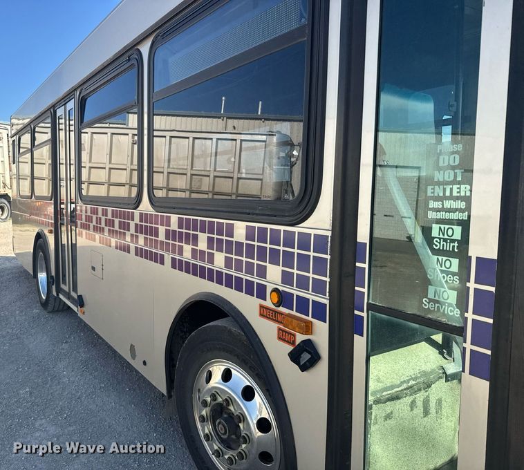 image for item ER2089 2009 Gillig G27E102N2 shuttle bus