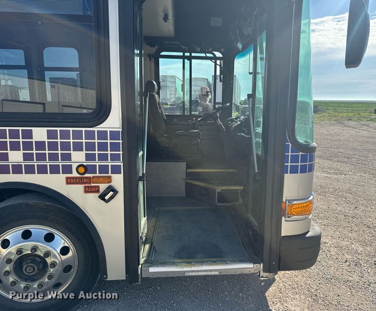 image for item ER2089 2009 Gillig G27E102N2 shuttle bus