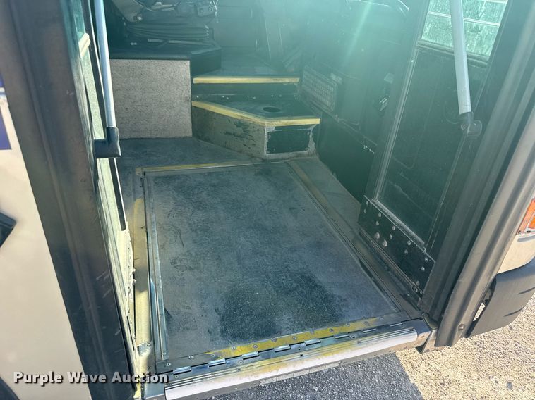 image for item ER2089 2009 Gillig G27E102N2 shuttle bus