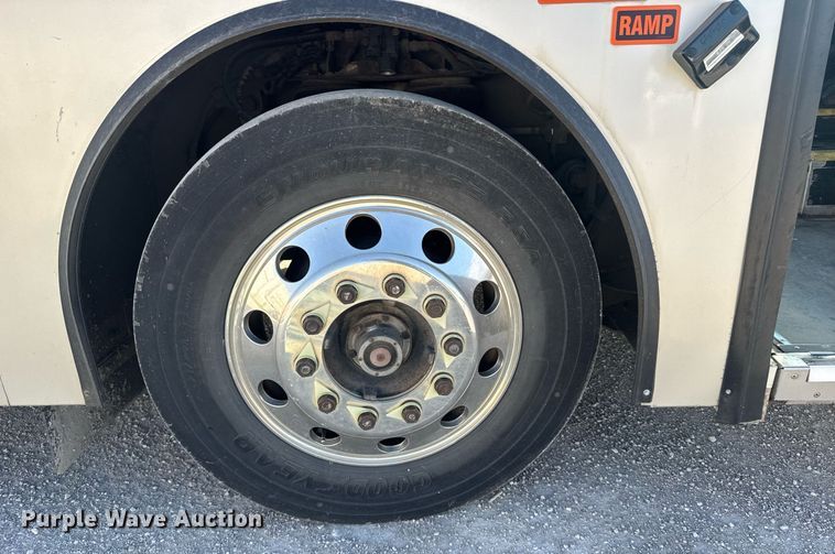 image for item ER2089 2009 Gillig G27E102N2 shuttle bus