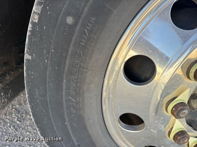 image for item ER2089 2009 Gillig G27E102N2 shuttle bus