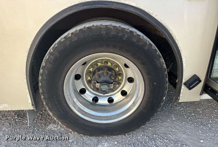 image for item ER2089 2009 Gillig G27E102N2 shuttle bus