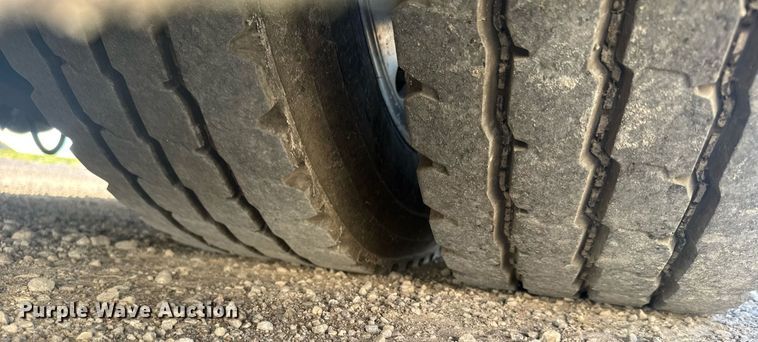 image for item ER2089 2009 Gillig G27E102N2 shuttle bus