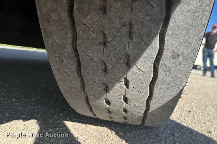 image for item ER2089 2009 Gillig G27E102N2 shuttle bus