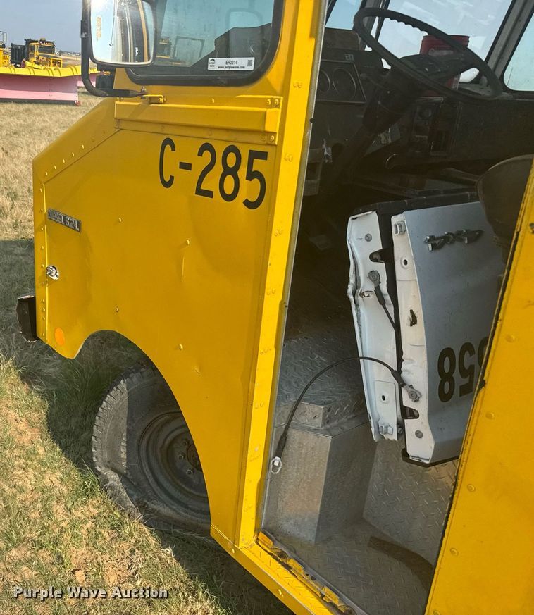 image for item ER2214 1983 Chevrolet P20 delivery van