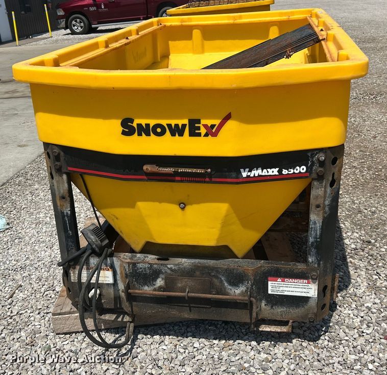 image for item ET3004 Snow Ex V-Max 8500 spreader