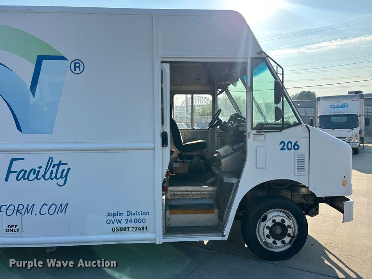 image for item ET3034 2016 Freightliner MT45 delivery van