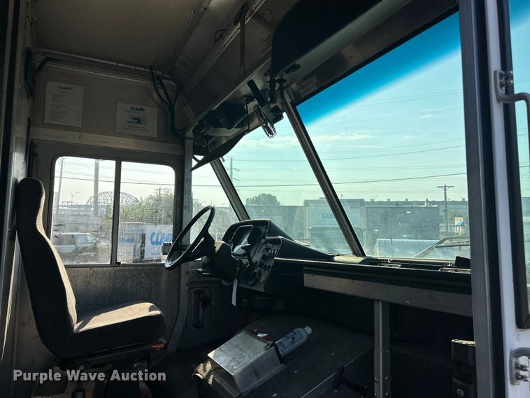 image for item ET3034 2016 Freightliner MT45 delivery van