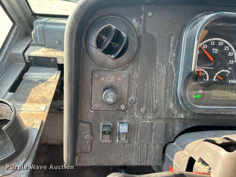 image for item ET3034 2016 Freightliner MT45 delivery van