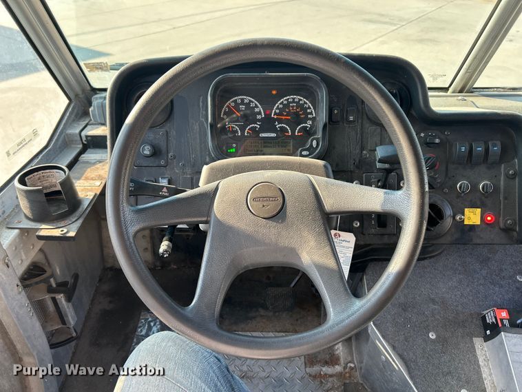 image for item ET3034 2016 Freightliner MT45 delivery van