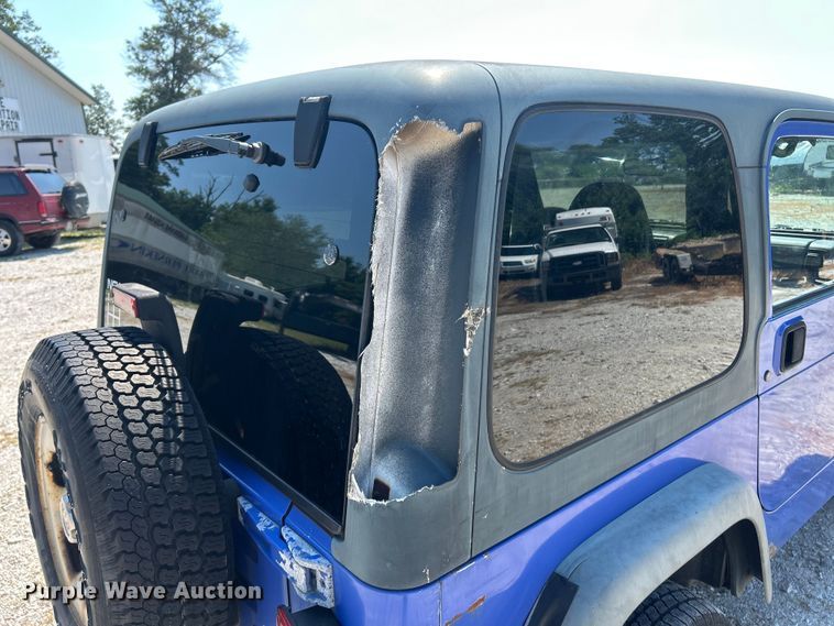 image for item ET3038 1998 Jeep Wrangler Sport SUV