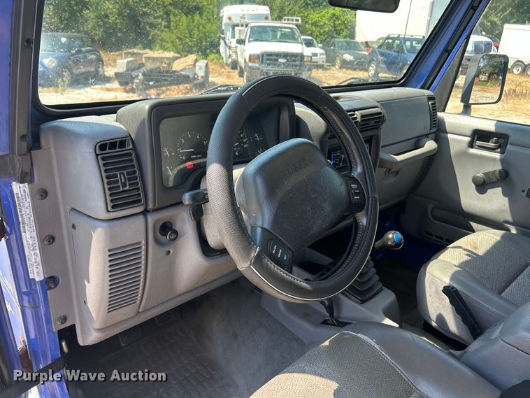 image for item ET3038 1998 Jeep Wrangler Sport SUV