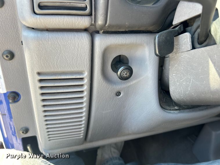 image for item ET3038 1998 Jeep Wrangler Sport SUV