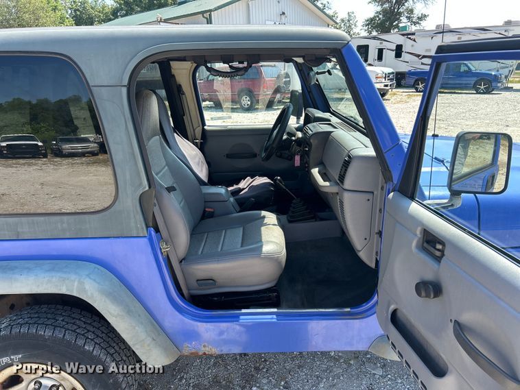 image for item ET3038 1998 Jeep Wrangler Sport SUV