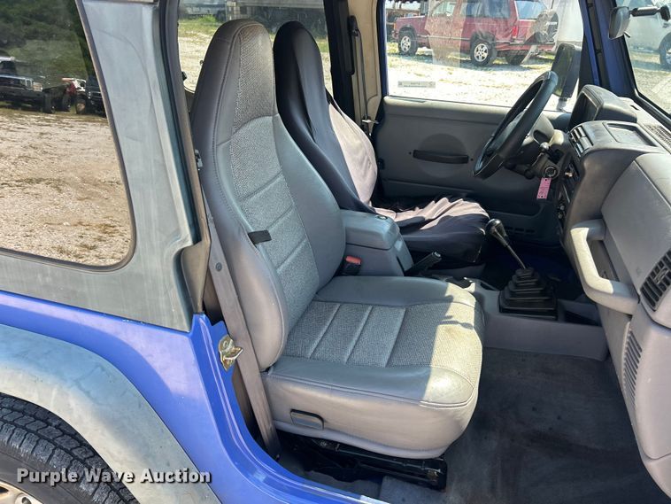 image for item ET3038 1998 Jeep Wrangler Sport SUV