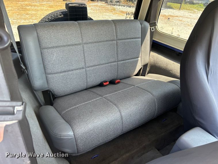 image for item ET3038 1998 Jeep Wrangler Sport SUV