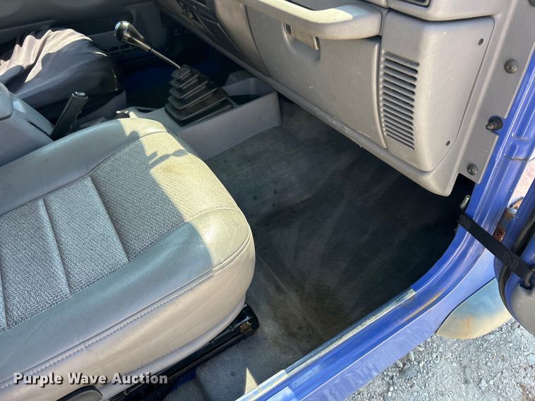 image for item ET3038 1998 Jeep Wrangler Sport SUV