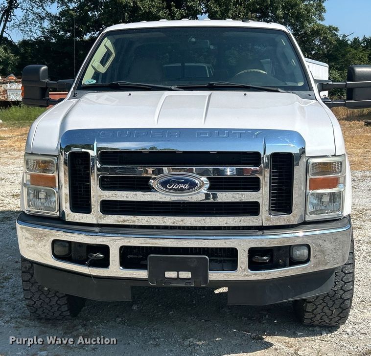 image for item ET3039 2010 Ford F250 Super Duty XL  Crew Cab pickup truck