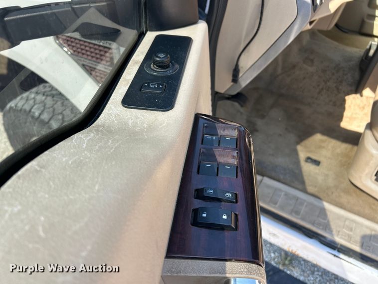 image for item ET3039 2010 Ford F250 Super Duty XL  Crew Cab pickup truck