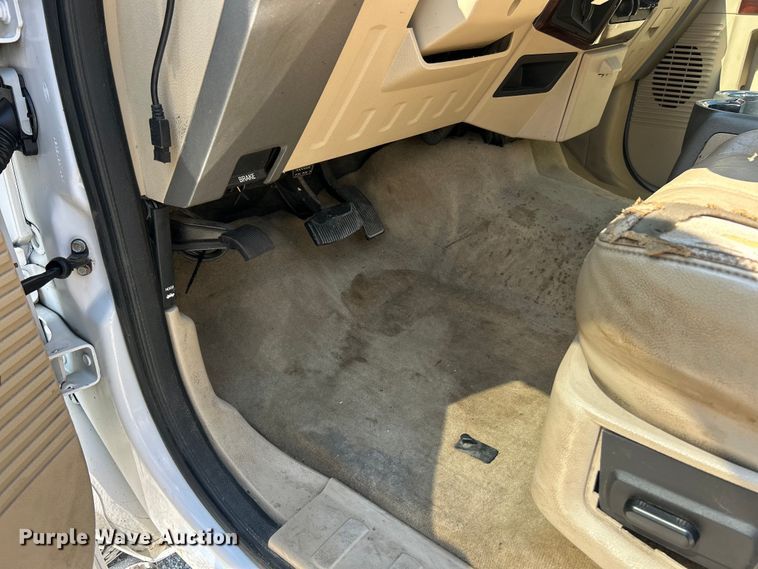 image for item ET3039 2010 Ford F250 Super Duty XL  Crew Cab pickup truck