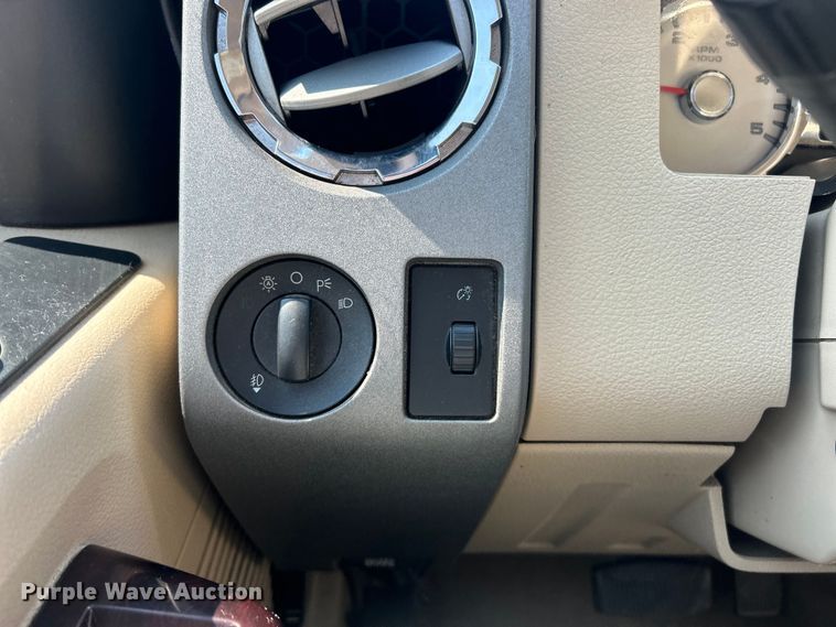 image for item ET3039 2010 Ford F250 Super Duty XL  Crew Cab pickup truck