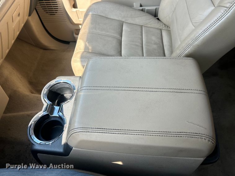 image for item ET3039 2010 Ford F250 Super Duty XL  Crew Cab pickup truck